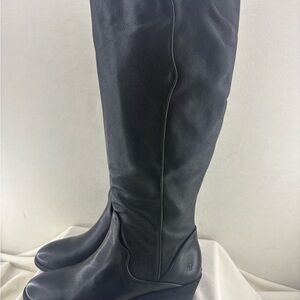 Frye Carson Piping Black Leather Knee-High Riding Boots size 6.5M